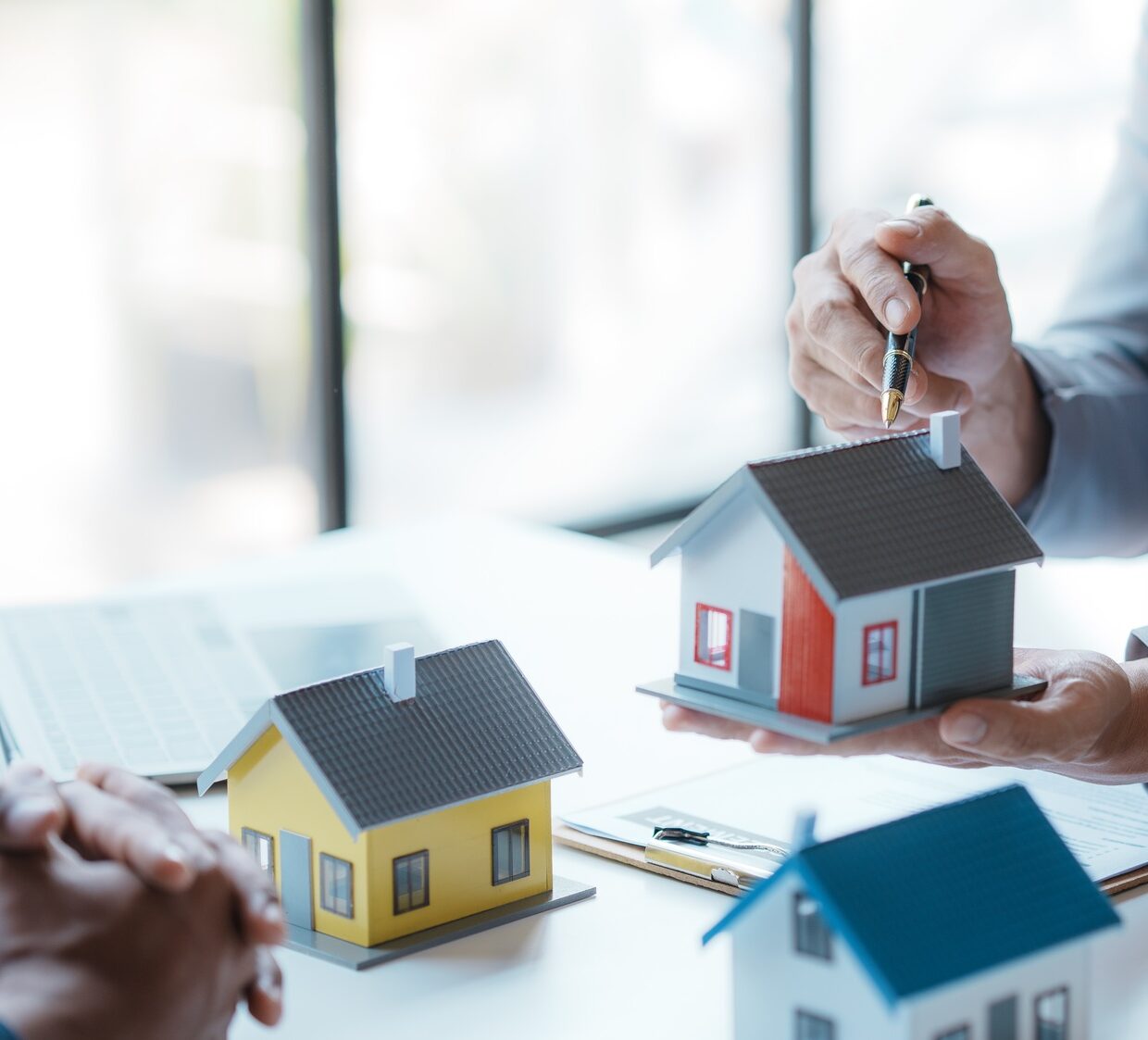 Real estate agent offer to sell house and land to their client. Offer a sample house