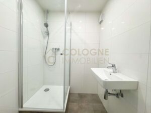Badezimmer mit Dusche