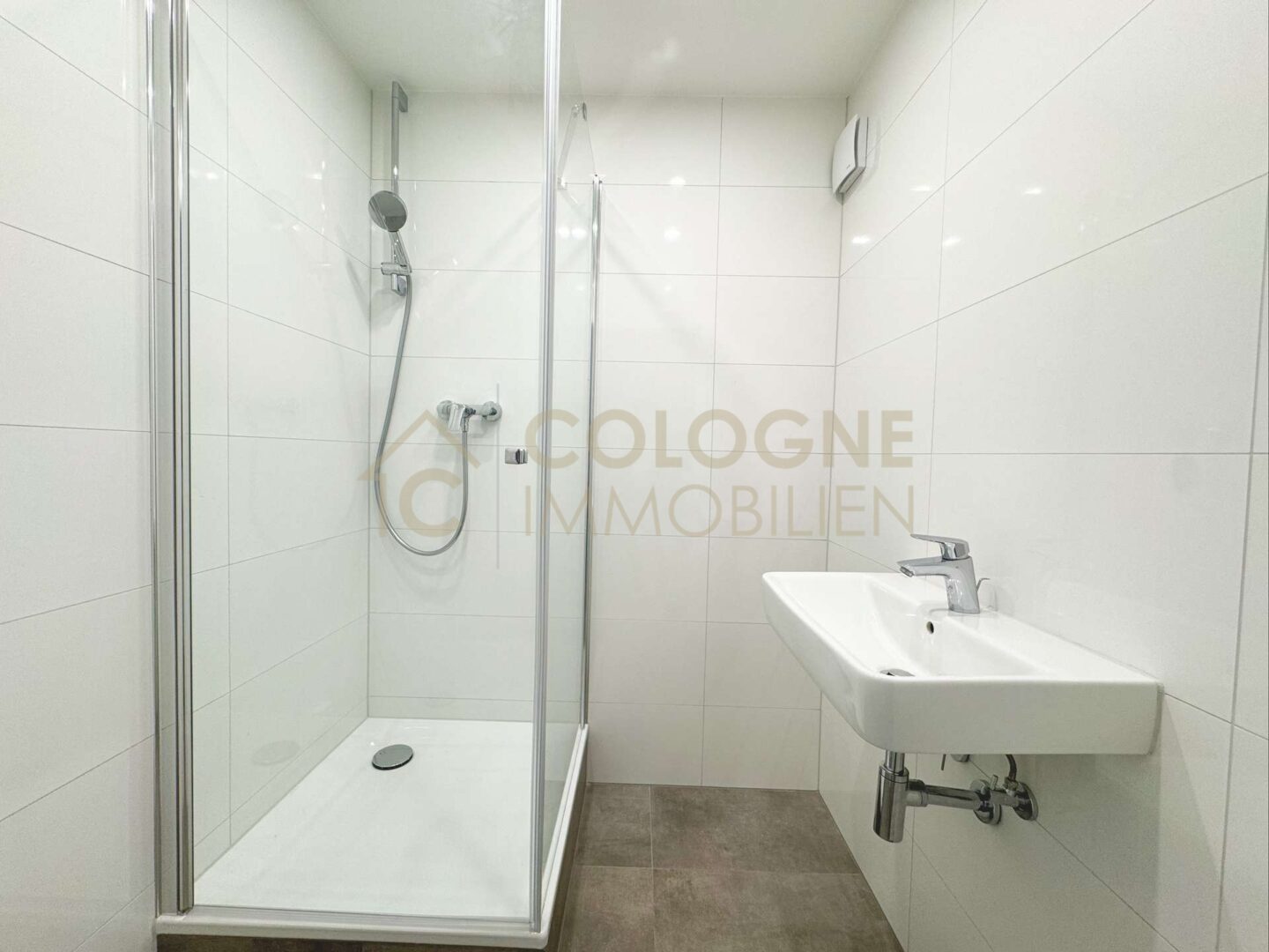 Badezimmer mit Dusche