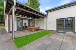 Terrasse vor Haus 2, linkes Haus