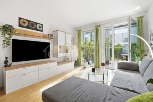 Wohn- und Esszimmer mit offener Küche