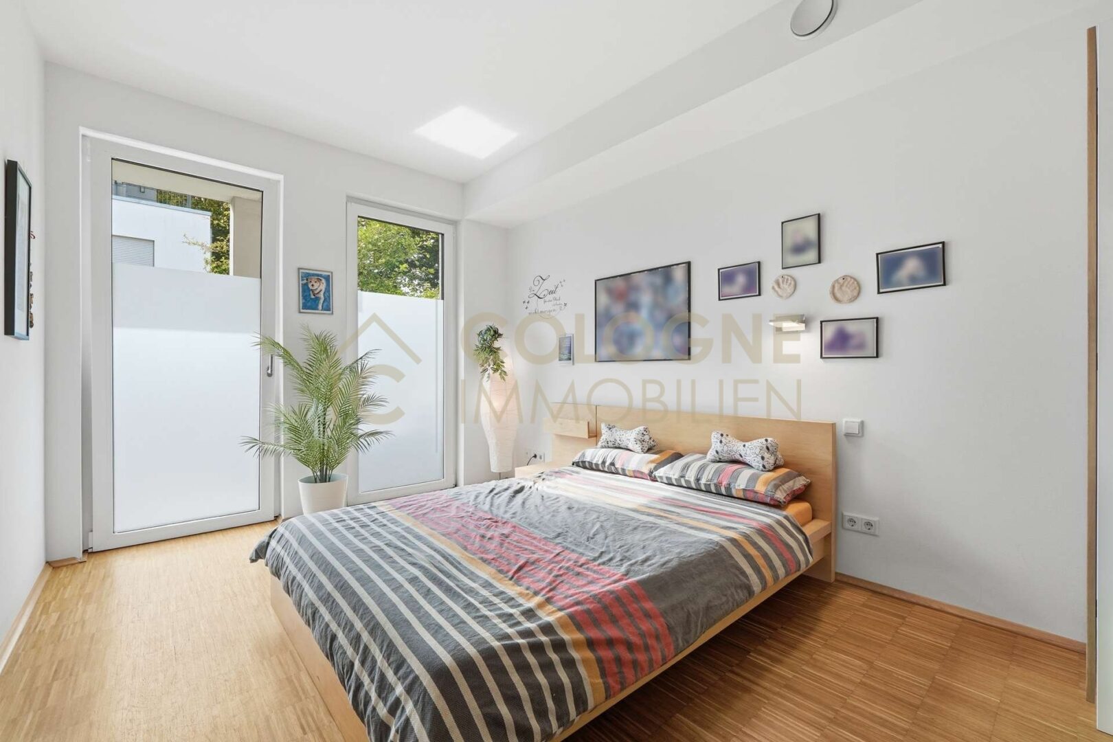 Schlafzimmer mit Ankleidebereich