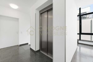 Aufzug im Treppenhaus