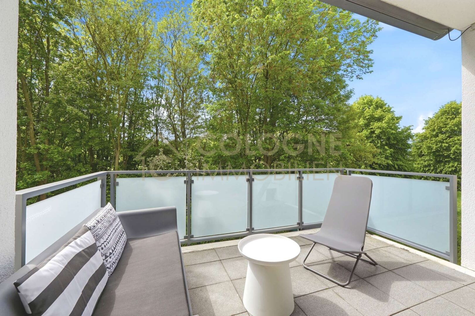 Terrasse mit Blick ins Grüne