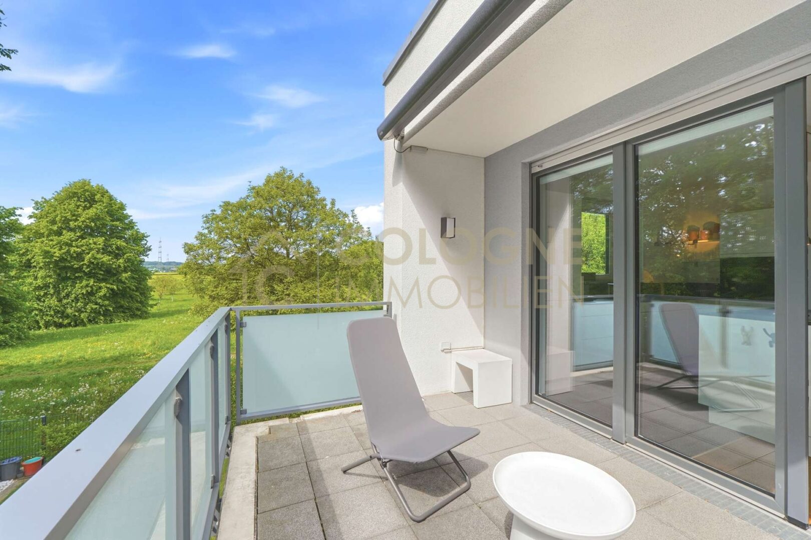 Terrasse mit Blick ins Grüne
