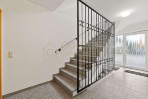 Treppe zur Wohnung