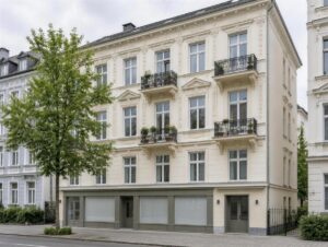 Saniertes Gründerzeit-Zinshaus mit Stuckfassade und Ladenlokal im Erdgeschoss – Visualisierung