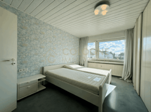 Schlafzimmer mit begehbarem Kleiderschrank