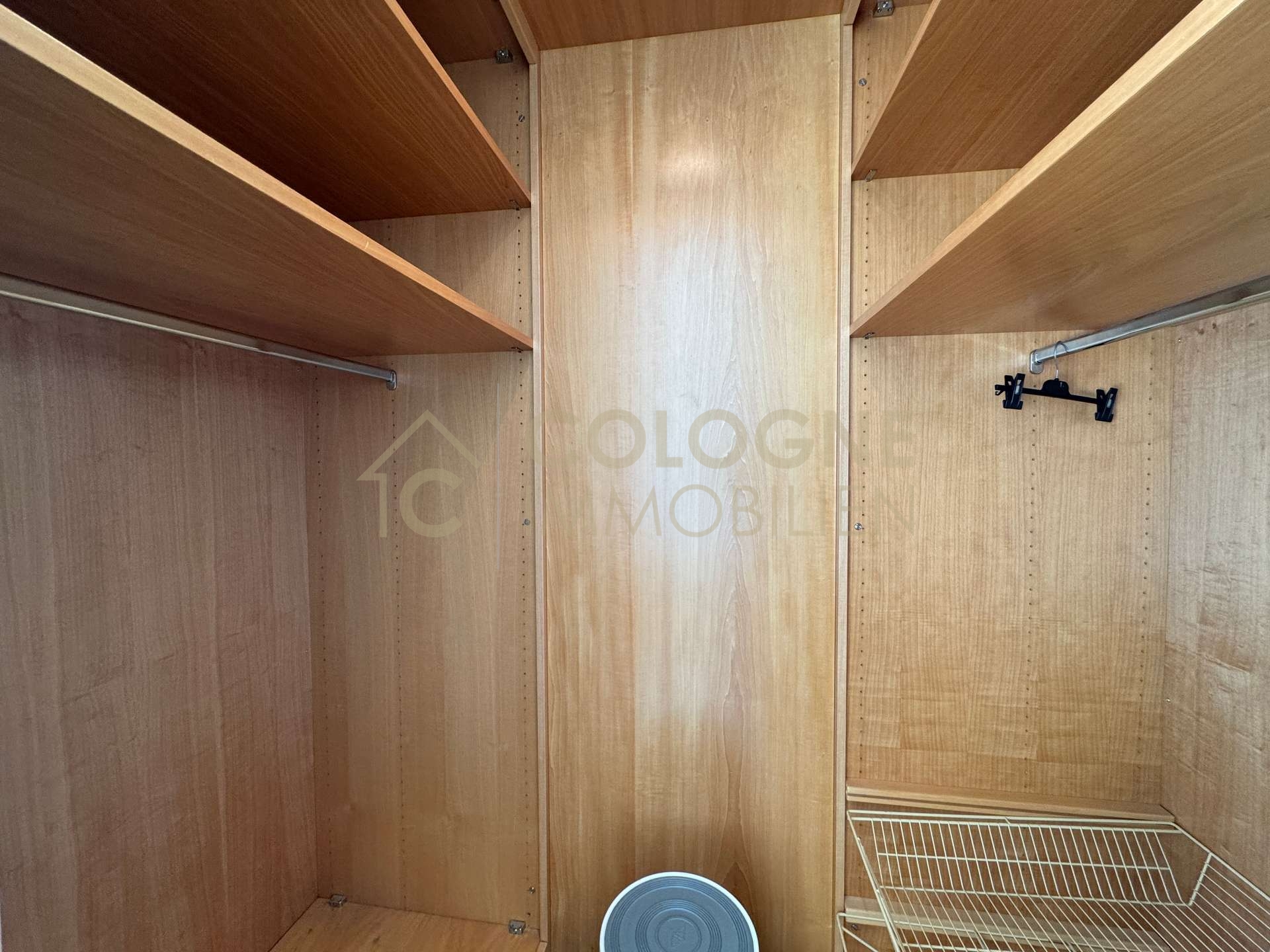 Begehbarer Kleiderschrank